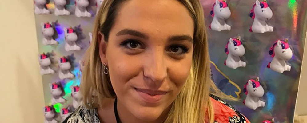 Portrait de Louna, chef de projet web chez M6